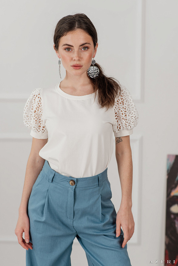 Белая футболка с рукавами фонариками