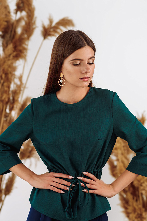 Изумрудная блуза с завязками
