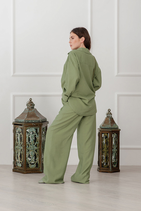 Лляной оливковий костюм