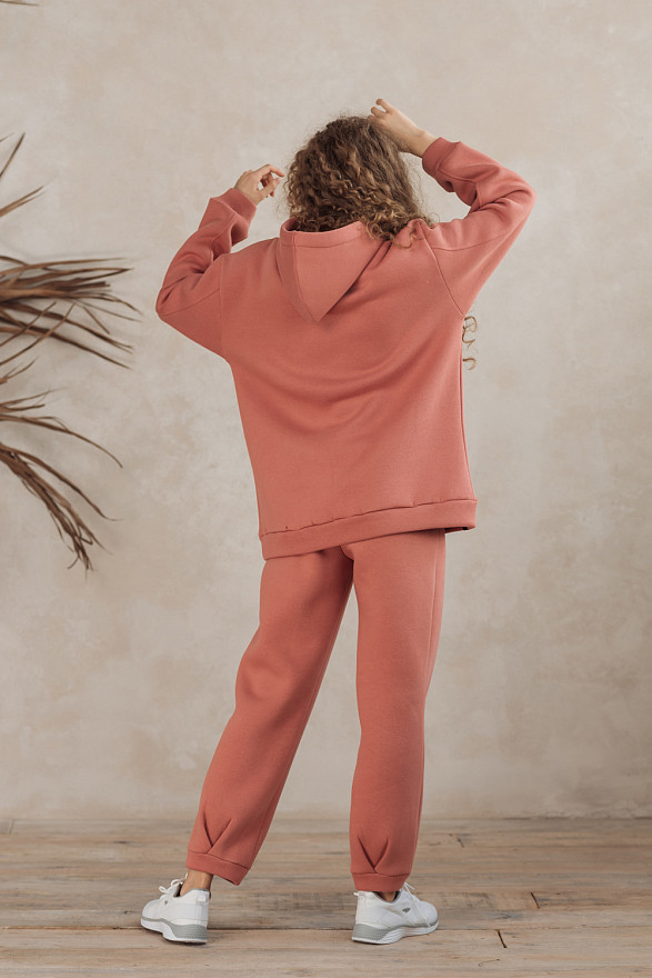 Sweatshirt with pocket and slogan