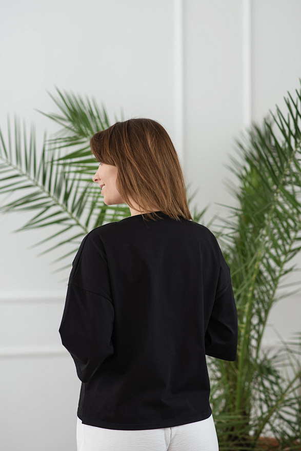 Бавовняна футболка з розрізами.