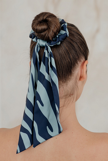 Elastic bow made of silk-Armani. Lush fabric elastic band with Zebra print. A beautiful silk fabric shawl that can be tied with a bow or worn full length.