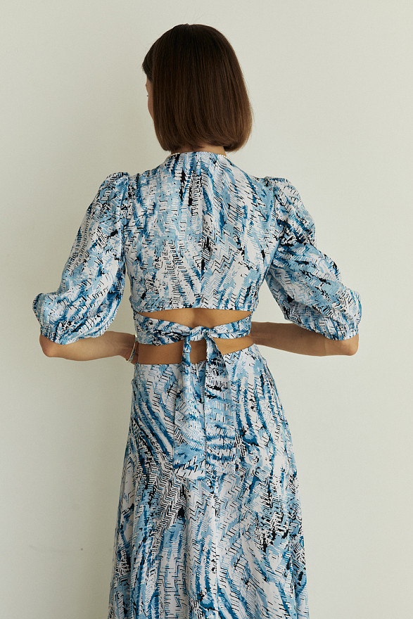 Бирюзовый стильный костюм из топа и юбки