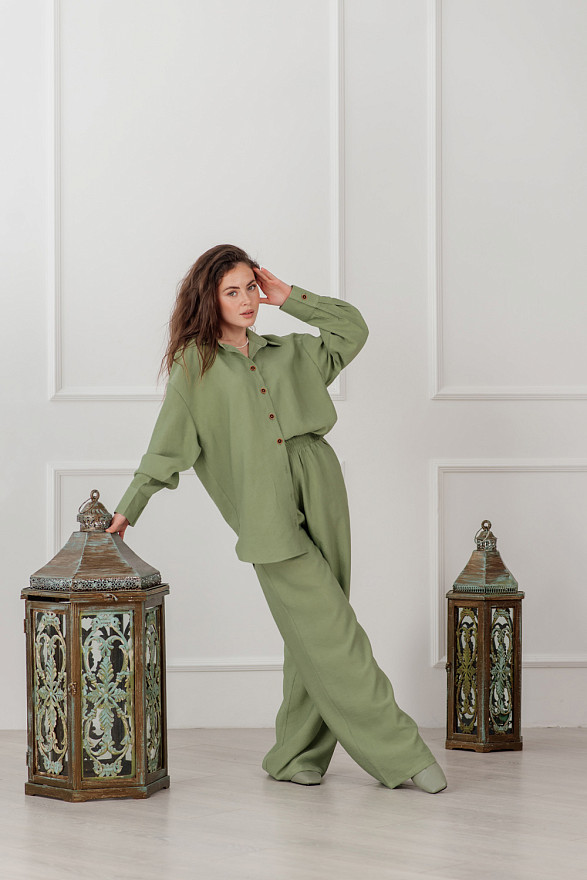 Лляной оливковий костюм