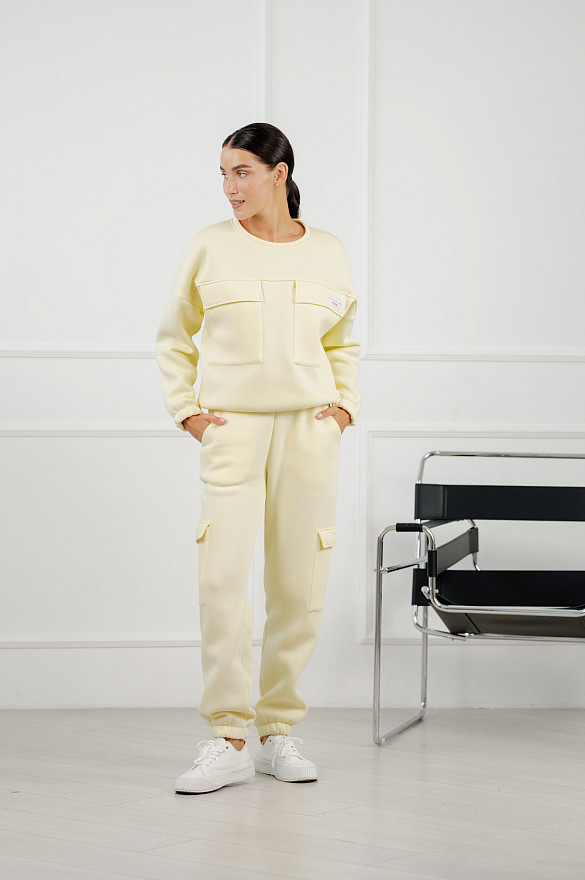 Кремовый укороченный свитшот из трикотажа на флисе