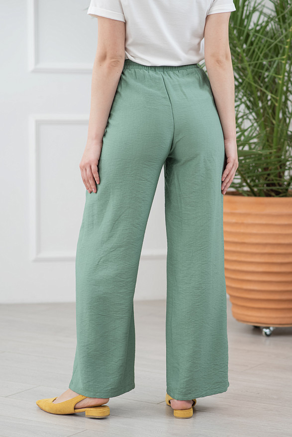 Базовый костюм двойка оливкового цвета