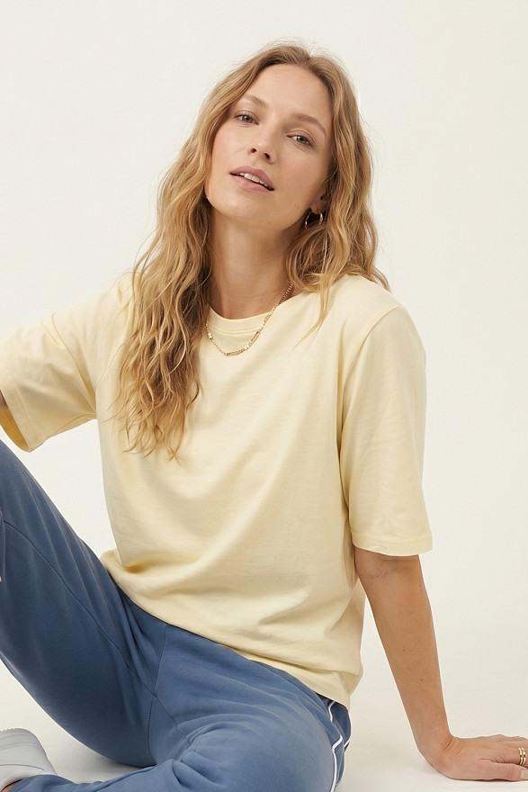 Лимонна базова футболка з круглою горловиною