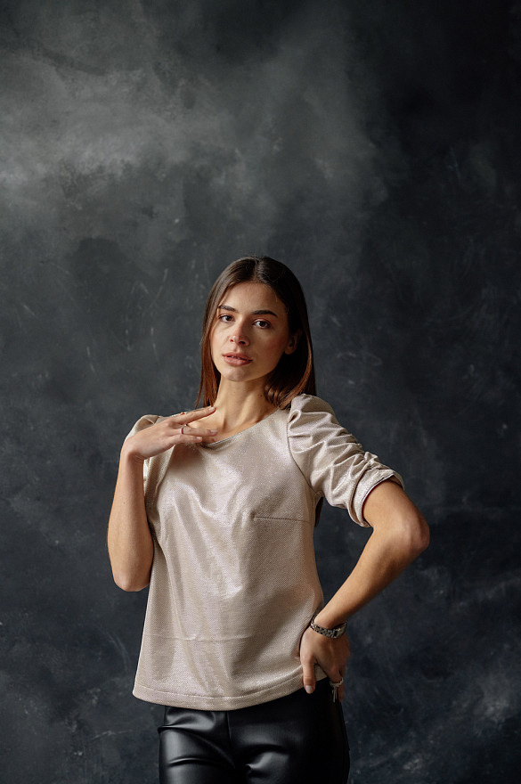 Золотая нарядная блуза