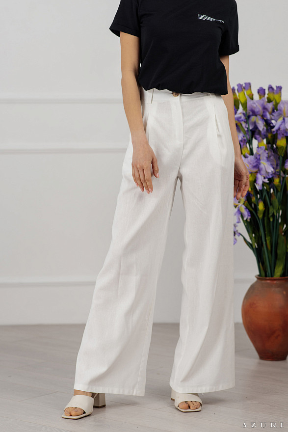 White linen trousers with tucks 