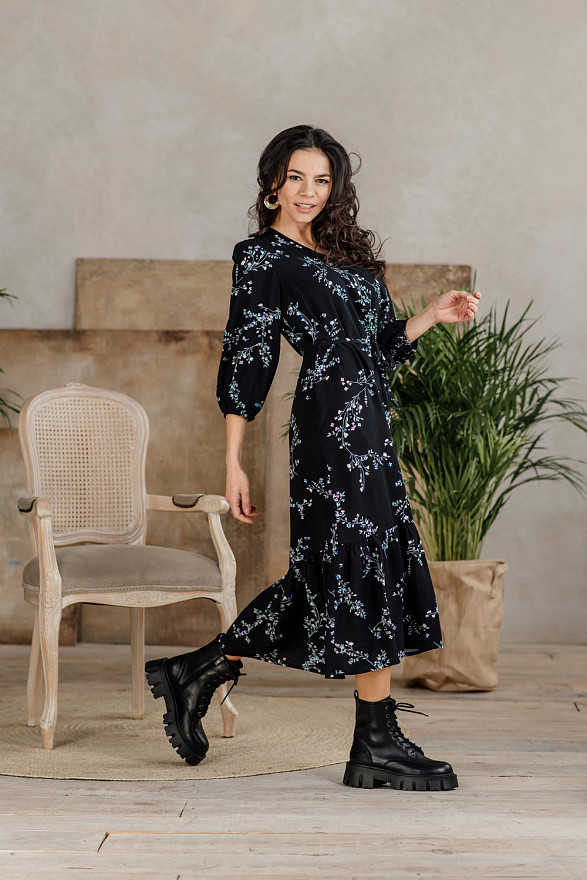 Длинное платье с V образным вырезом