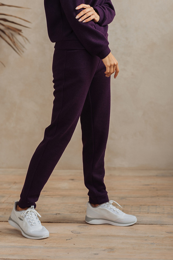 Tracksuit with shoulder pads