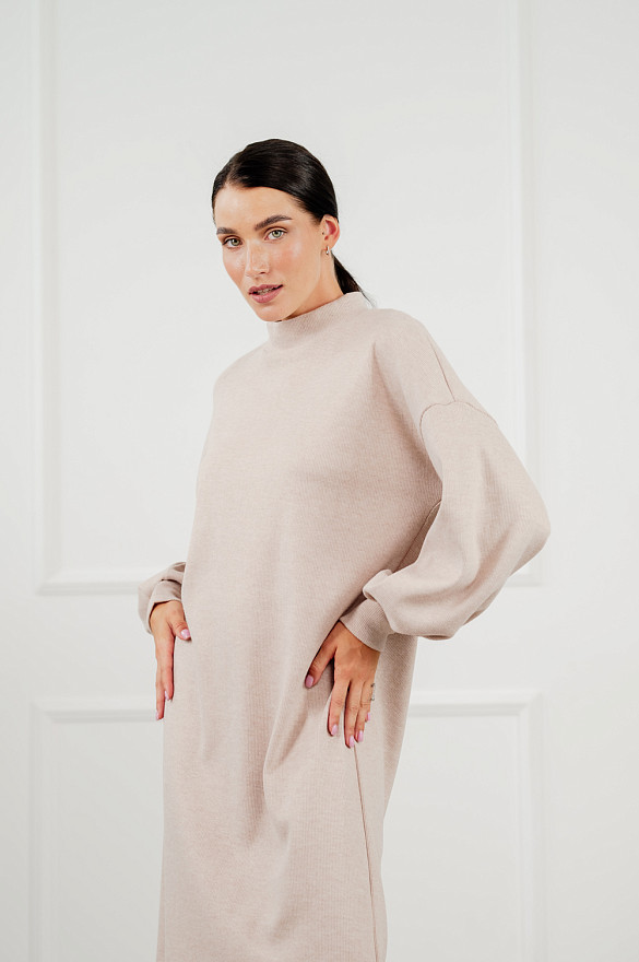 Бежева міді сукня з коміром стійкою