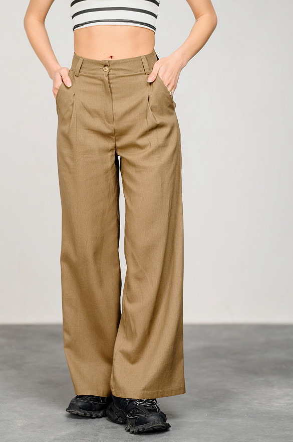 Linen trousers in color 
