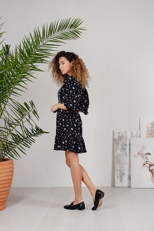 Черное мини платье в стиле Прованс с кружевом