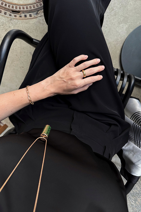 Чорні штани палаццо