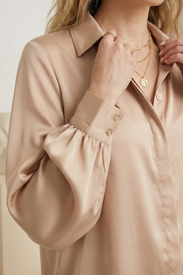 Нежно розовая свободная блуза с пышными рукавами