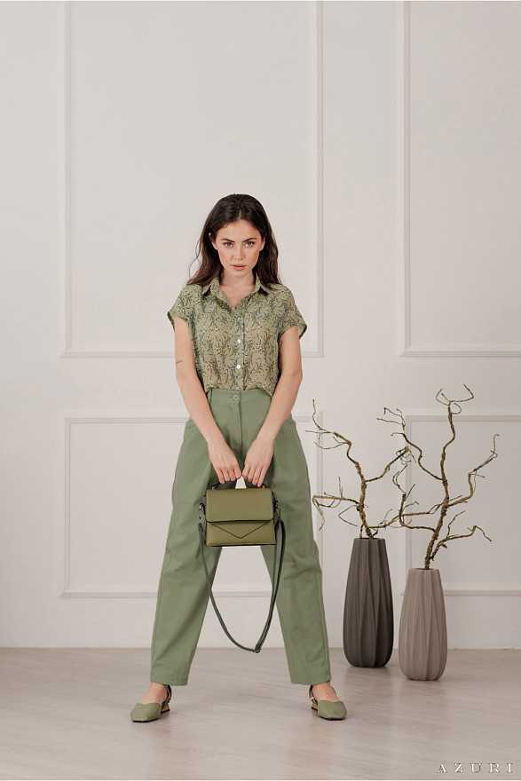 Оливкові джинси банани