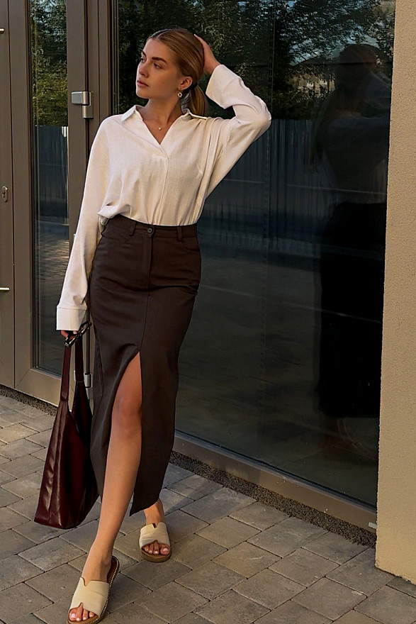 Біла легка блуза вільного крою