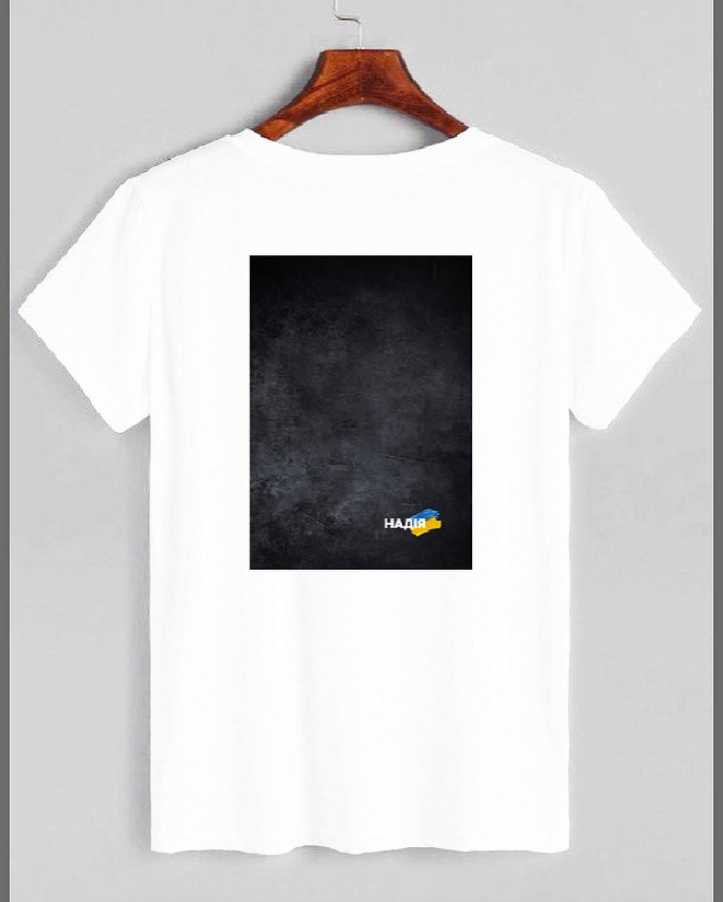Бавовняна біла футболка.