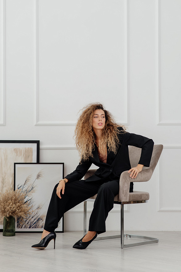 Чорні штани кльош