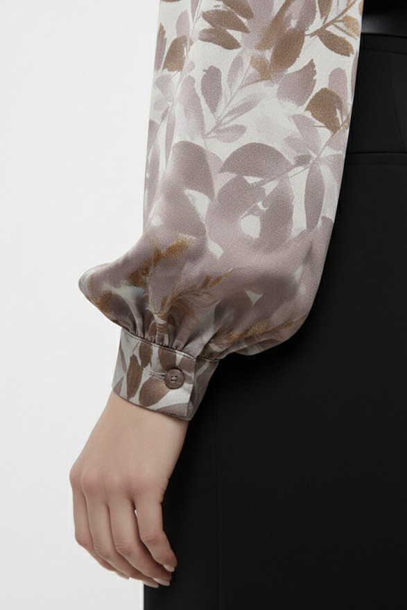 Елегантна лілова блуза на ґудзиках