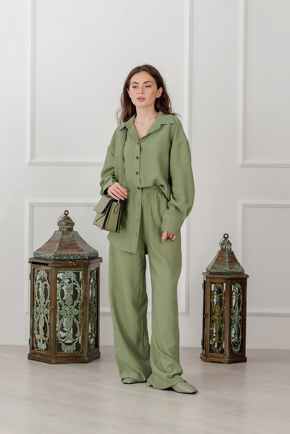 Лляной оливковий костюм