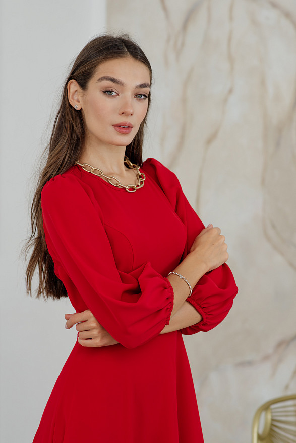 Червона сукня міді з розкльошеною спідницею