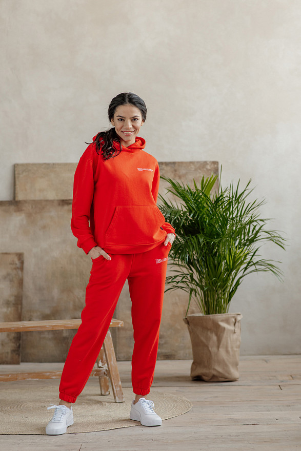 Оранжевый свитшот с надписью