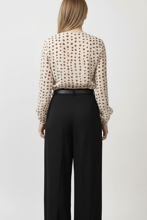 Кремова блуза з подвійними рюшами