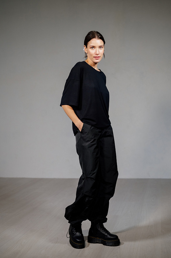 Чорна oversize футболка