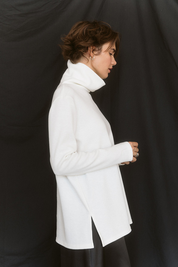 Oversized milk knit sweater with side slits