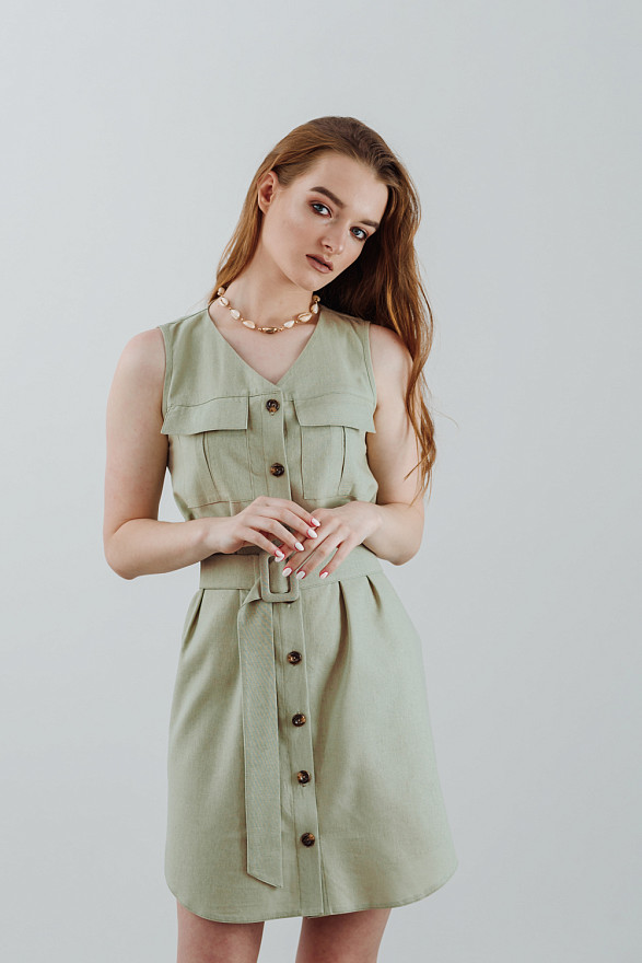 Оливковое платье из льна с поясом