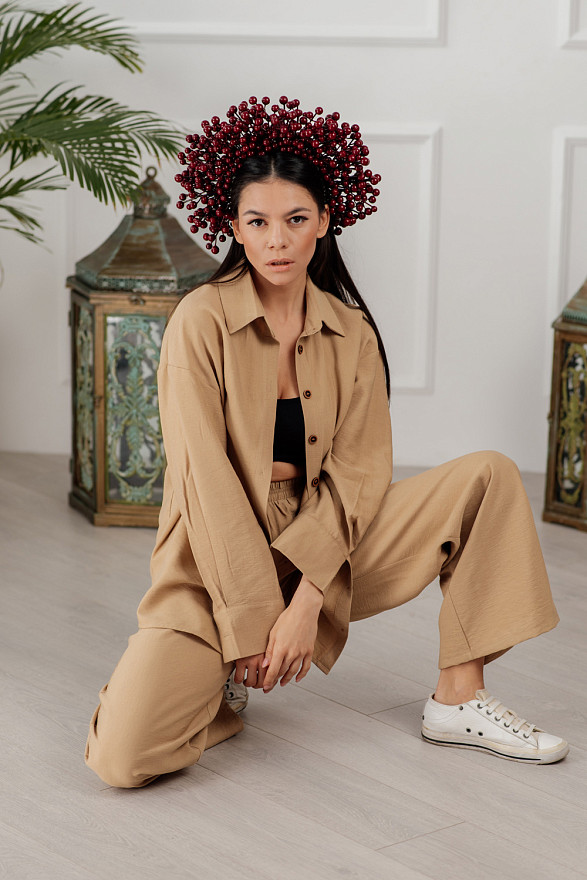 Бежевий лляний брючний костюм