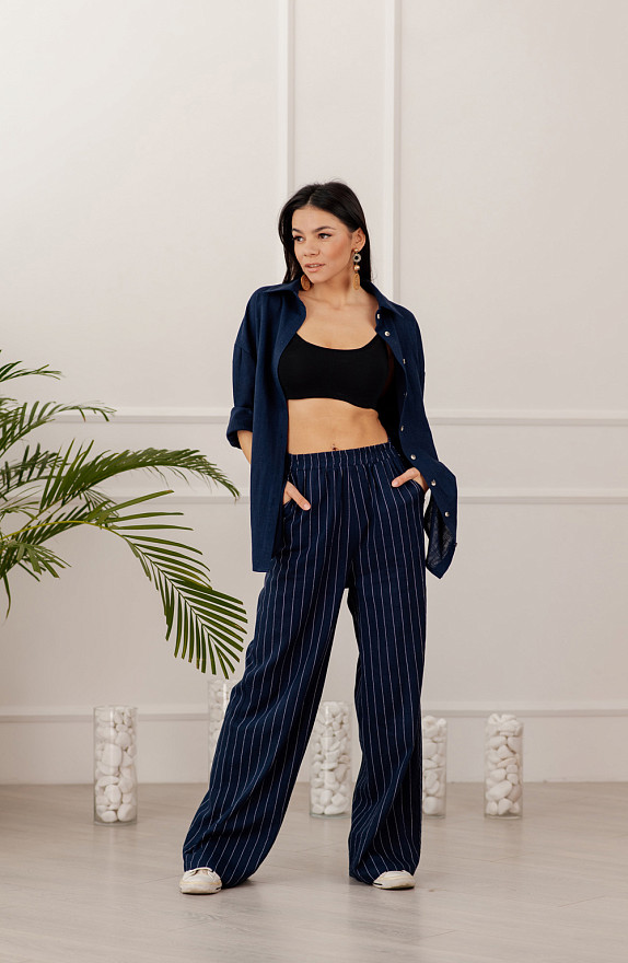 Синий льняной брючный костюм 