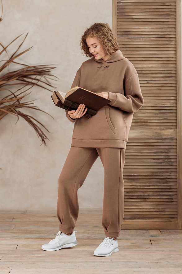 Fleece sweatshirt with kangaroo pocket