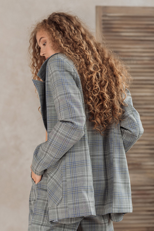 Buttoned plaid blazer