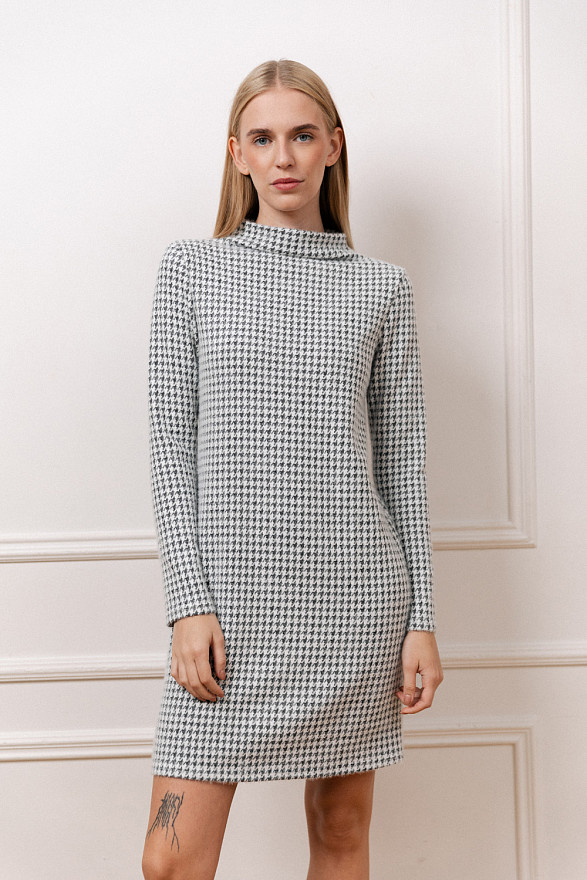 Чорна сукня з м'якого трикотажу