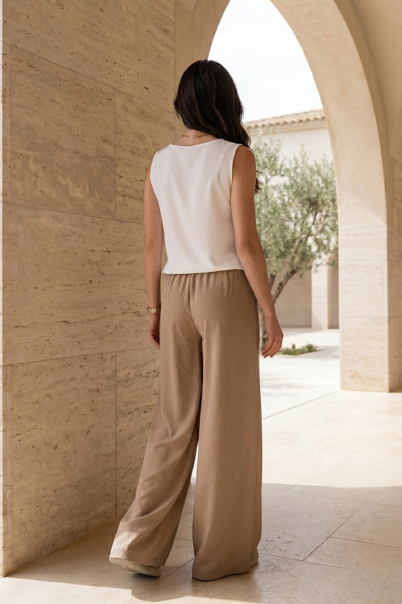 Beige loose trousers with elastic waistband