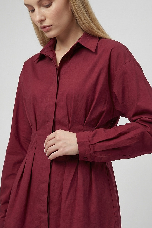 Burgundy semi-fitted blouse with long sleeves