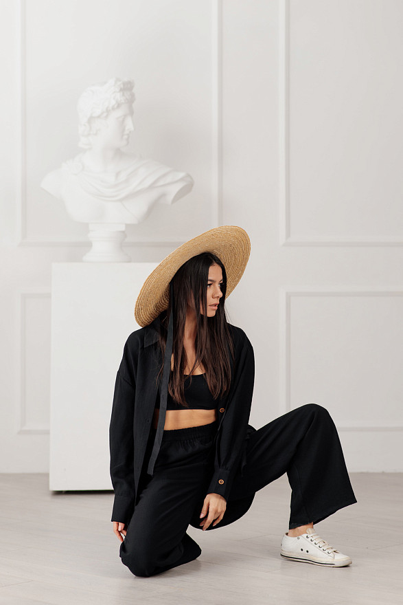 Чорний лляний костюм