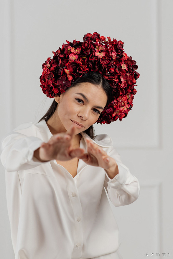 Білий шовковий костюм