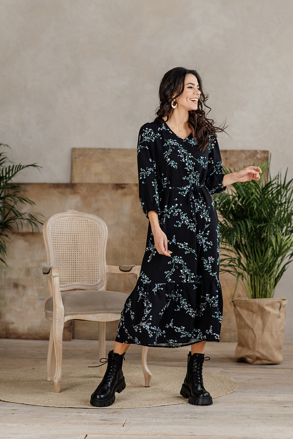 Длинное платье с V образным вырезом