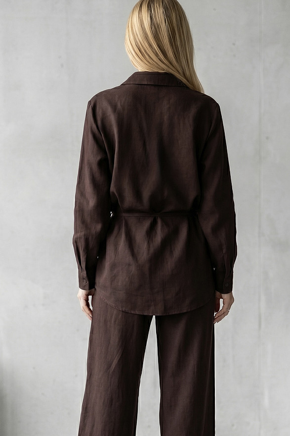 Chocolate blouse with a loose fit and a belt