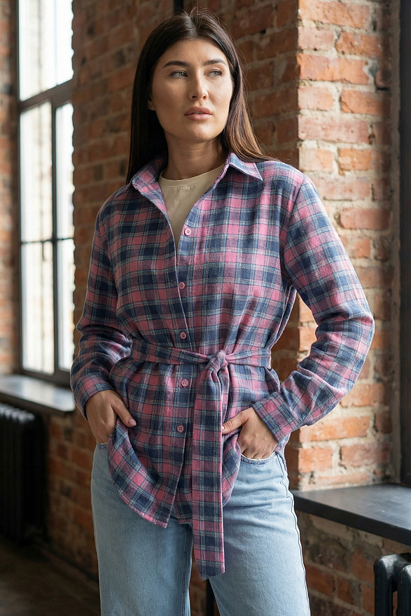 Рожева пряма жіноча сорочка в клітку