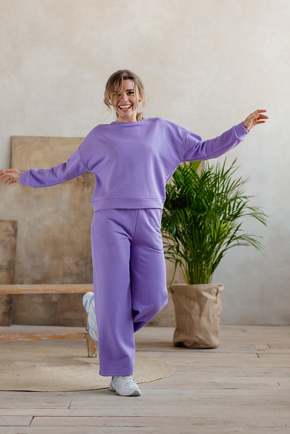 Лиловый свитшот с надписью