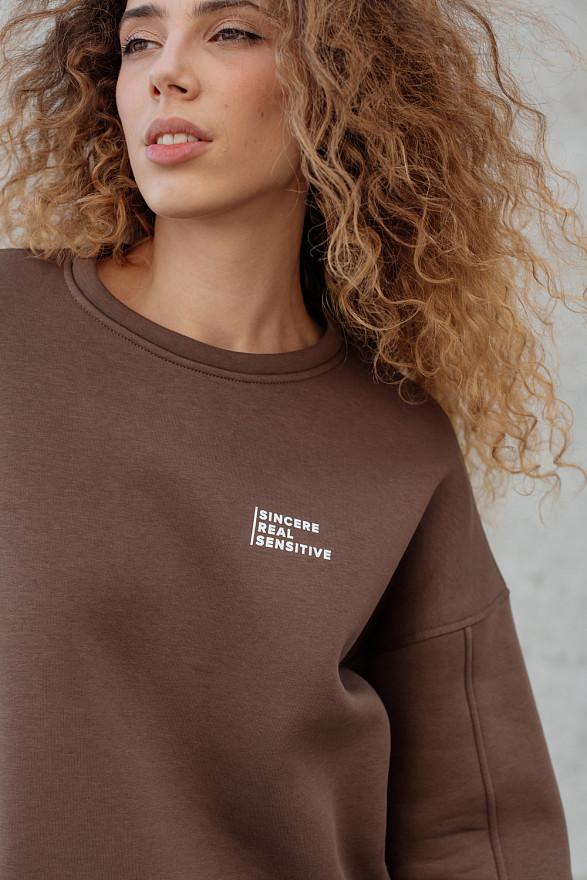 Warm sweatshirt with side pockets 