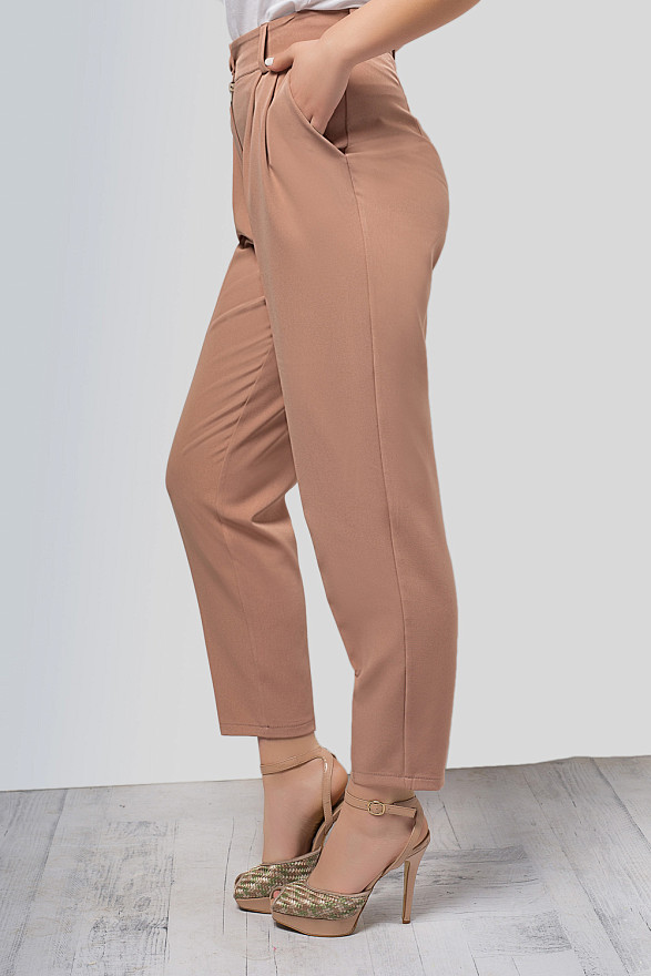 Стильные брюки бананы