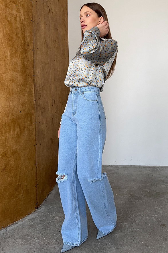 Wide leg jeans with slit at knee