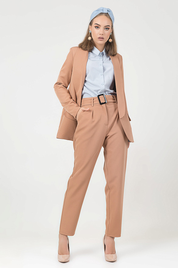 Jacket with collar apage