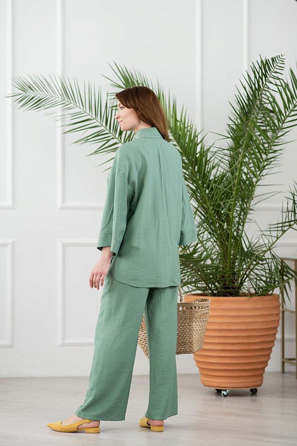 Базовый костюм двойка оливкового цвета